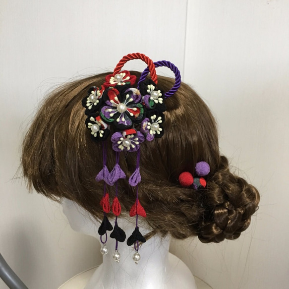 黒と赤と紫の桜の髪飾りセット（成人式・七五三・卒業式・ちりめん細工） 2枚目の画像