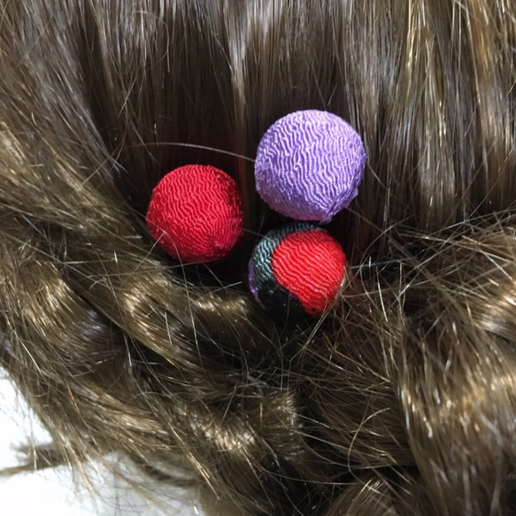 黒と赤と紫の桜の髪飾りセット（成人式・七五三・卒業式・ちりめん細工） 3枚目の画像