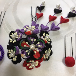 黒と赤と紫の桜の髪飾りセット（成人式・七五三・卒業式・ちりめん細工） 4枚目の画像