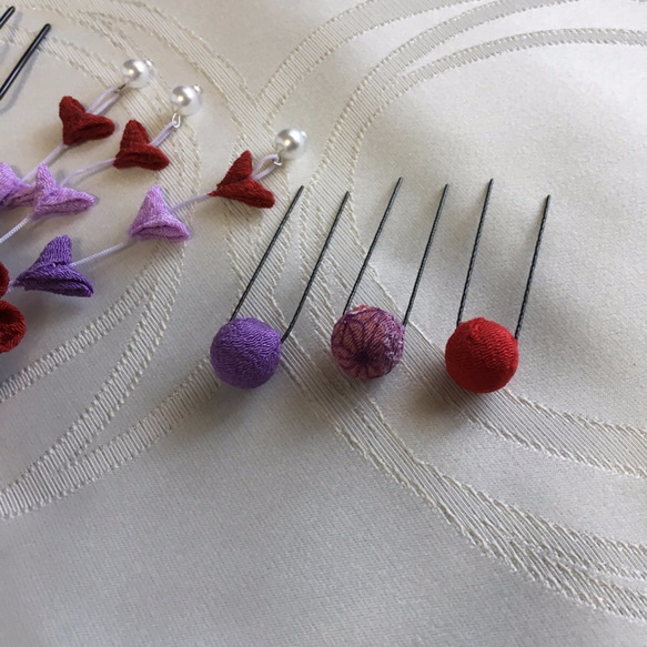 赤と紫の剣花の髪飾りセット（成人式・卒業式・ちりめん細工） 4枚目の画像