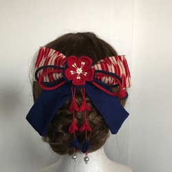 赤と紺の矢がすりリボンの髪飾りセット（卒業式・袴・ちりめん細工） 1枚目の画像