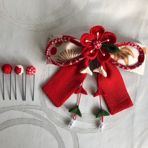 赤い小手鞠模様の梅リボンの髪飾りセット3（卒業式・袴・ちりめん細工
