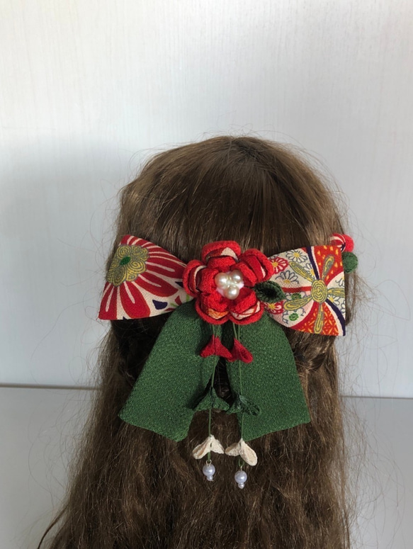 赤と深緑の古典柄リボンの髪飾りセット16（卒業式・袴・ちりめん細工） 1枚目の画像