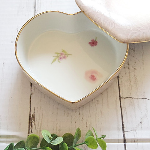 sale】レース柄♫ハートの蓋付小物入れ 磁器 ☆ポーセラーツ☆ その他