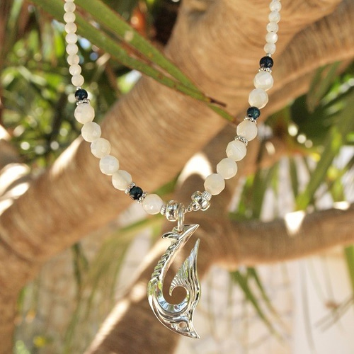 シルバーフィッシュフック 白蝶貝ネックレス フィッシュテールモデル  