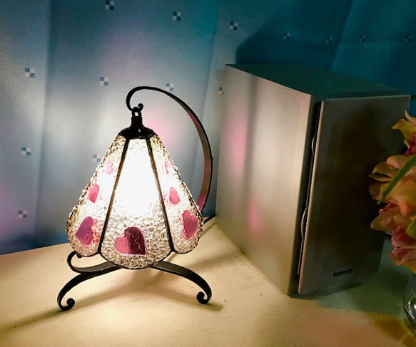 ステンドグラス 卓上ランプ ハートのランプ 照明 フュージング 3枚目の画像