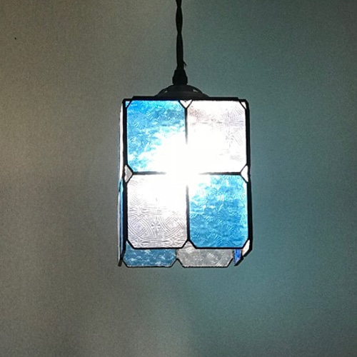 国内送料無料 ステンドグラス ペンダントライト 市松模様 ブルー