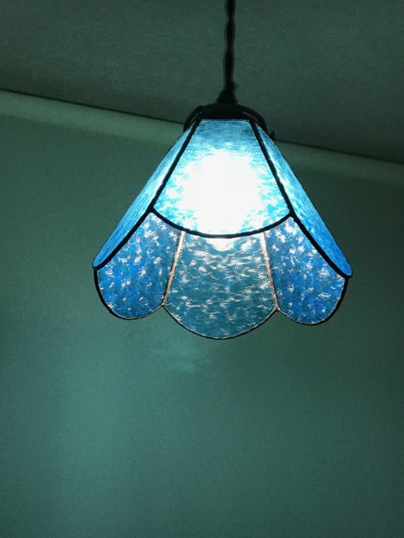 彩色玻璃[燈飾]柔和的六面體藍色吊燈禮品吊頂燈 第3張的照片