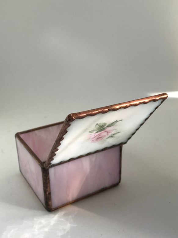 ステンドグラス  宝石箱 小物入れ 薔薇ピンク 3枚目の画像
