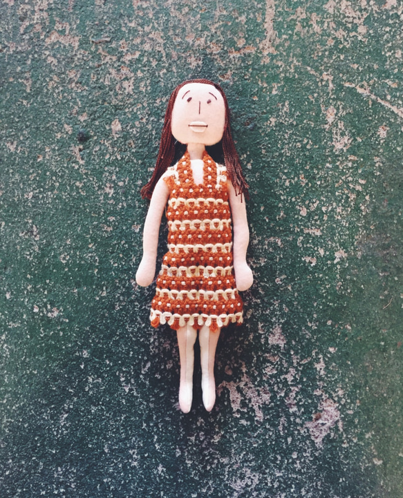 ニットワンピースのお人形 1枚目の画像