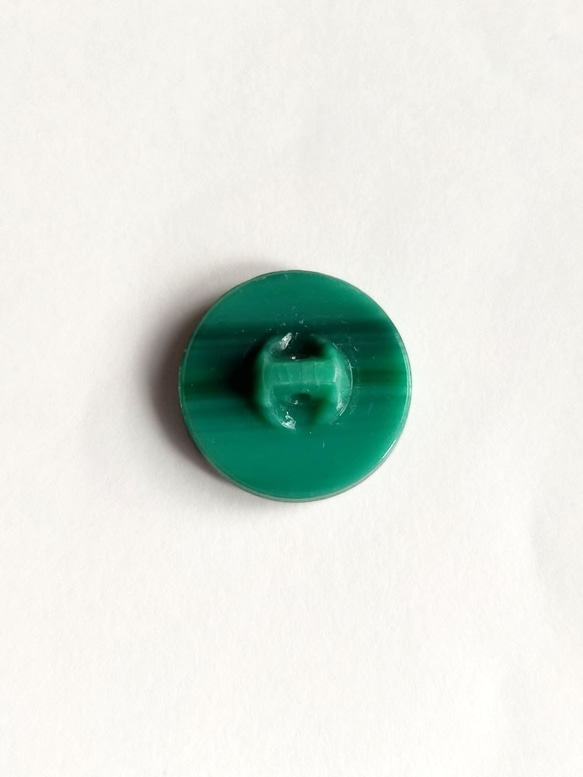 ダーシャ 深緑色｜チェコ Vintageガラスボタン 18mm 1個  Nr.cz269 4枚目の画像