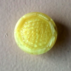 アンジェラ 黄色｜チェコ Vintageガラスボタン 18mm 1個  Nr.cz046 3枚目の画像