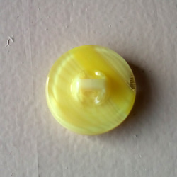アンジェラ 黄色｜チェコ Vintageガラスボタン 18mm 1個  Nr.cz046 5枚目の画像