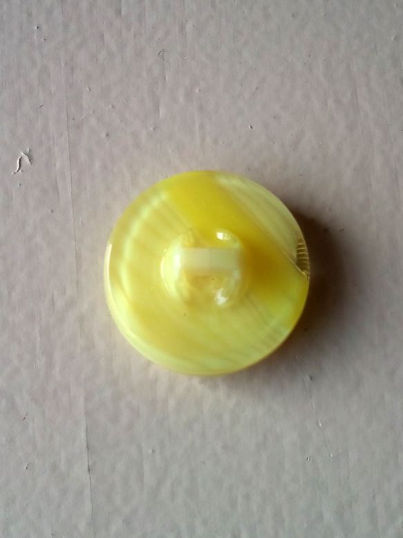 アンジェラ 黄色｜チェコ Vintageガラスボタン 18mm 1個  Nr.cz046 5枚目の画像