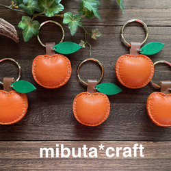 オレンジのりんごちゃんキーホルダー 名入れ無料 キーホルダー mibuta