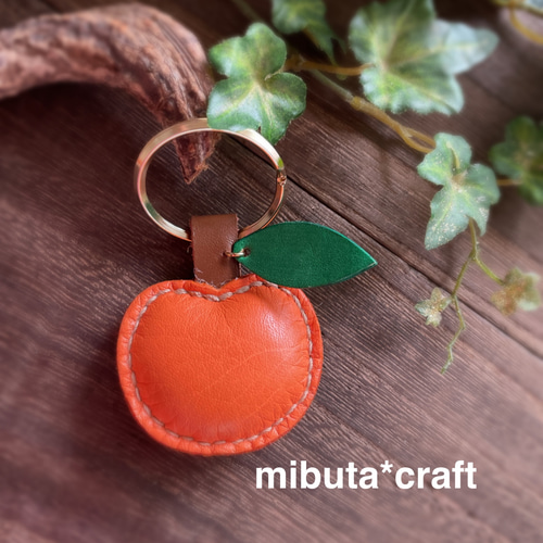 オレンジのりんごちゃんキーホルダー 名入れ無料 キーホルダー mibuta
