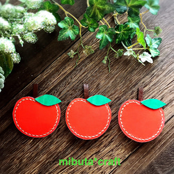 りんごちゃんのブローチ オレンジ色 5枚目の画像