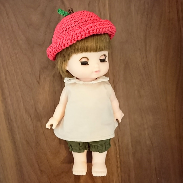 【お人形用】りんごの麦わら帽子 1枚目の画像