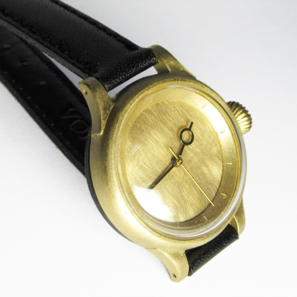 モノクル／29mm 針o【受注制作】 レディース シンプルな手作り腕時計 真鍮 刻印（名入れ） 2枚目の画像
