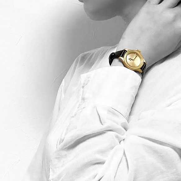 モノクル／29mm 針o【受注制作】 レディース シンプルな手作り腕時計 真鍮 刻印（名入れ） 3枚目の画像