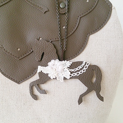 木馬とスカラップ模様のラウンドバッグ・マロンチョコ 3枚目の画像