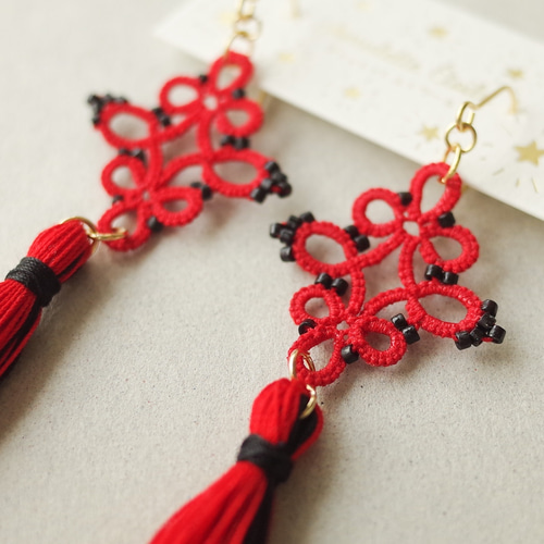 1256】エレガントな赤いタッセルピアス