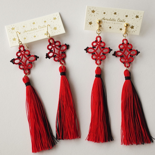 タティングレース バイカラーのタッセルピアス 赤×黒 チャイナ風