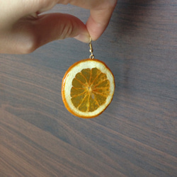 リアルオレンジのピアス　本物 3枚目の画像