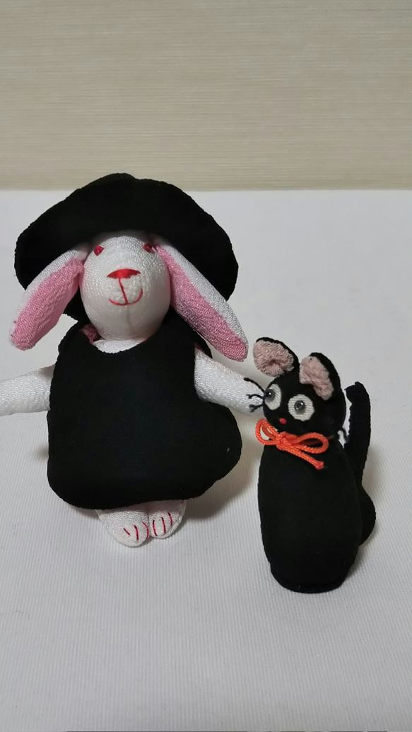 縮緬細工のハロウィーン    魔女うさぎと黒猫 2枚目の画像