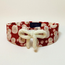 雪だるま柄・猫用つけ襟風首輪（ゴム留め）／子猫から成猫 1枚目の画像