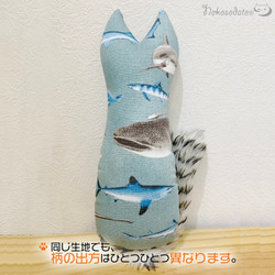 貓形踢球/動感鯊魚圖案/毛茸茸的尾巴+塑膠鈴鐺 第2張的照片