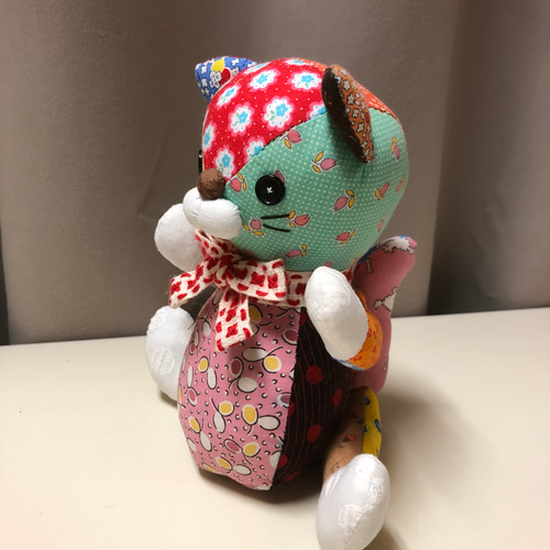 パッチワークのカラフルねこちゃんぬいぐるみa ぬいぐるみ アトリエ