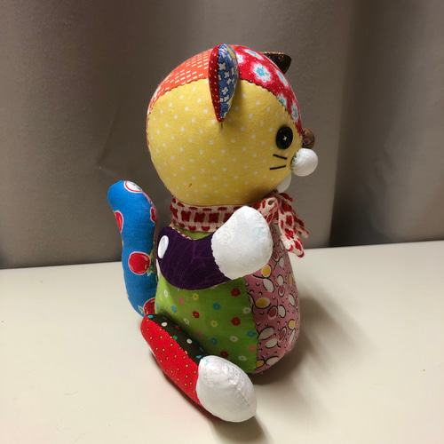 パッチワークのカラフルねこちゃんぬいぐるみa ぬいぐるみ アトリエ