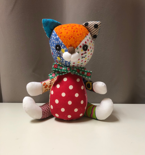 パッチワークのカラフルねこちゃんぬいぐるみb ぬいぐるみ