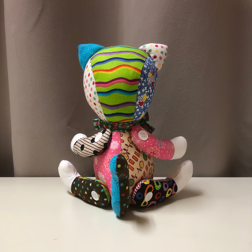 パッチワークのカラフルねこちゃんぬいぐるみb ぬいぐるみ アトリエ