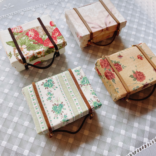 レトロかわいい布製ミニトランク(アンティークリボン柄) その他置物 雨