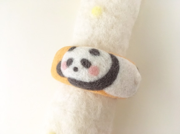 育てるパンダのバングル♡ゴールデンイエロー☆羊毛フェルトアクセサリー 2枚目の画像