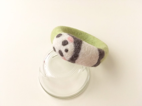 育てるパンダのバングル♡イエローグリーン☆羊毛フェルトアクセサリー 5枚目の画像