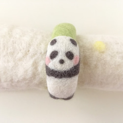 育てるパンダのバングル♡イエローグリーン☆羊毛フェルトアクセサリー 2枚目の画像