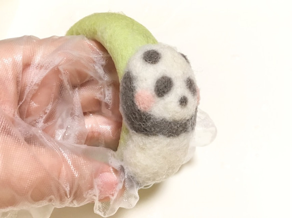 育てるパンダのバングル♡イエローグリーン☆羊毛フェルトアクセサリー 8枚目の画像