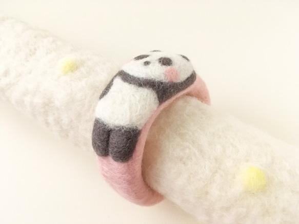 育てるパンダのバングル♡ピンク☆羊毛フェルトアクセサリー 3枚目の画像
