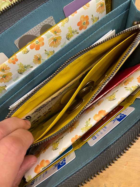 送料無料 ♪ 北欧 和風 ミックスフラワー ♡ L字ファスナー ジャバラ マルチケース Mサイズ 3枚目の画像