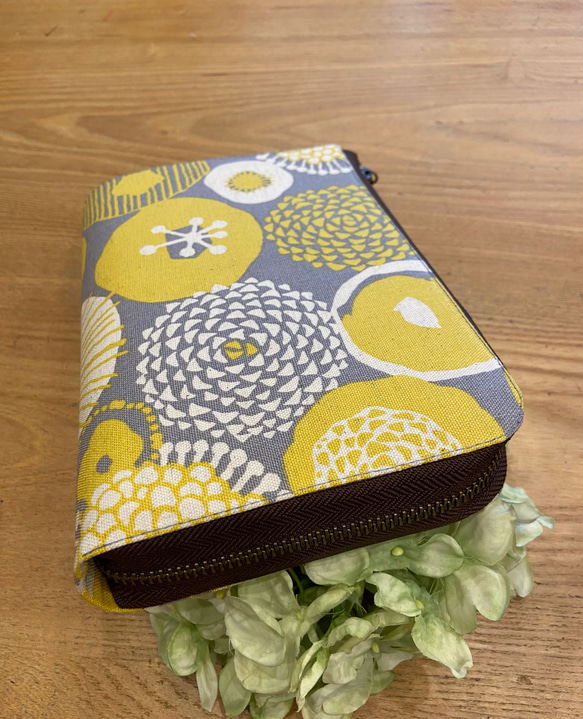 送料無料 ♪ 北欧 和風 ミックスフラワー ♡ L字ファスナー ジャバラ マルチケース Sサイズ 6枚目の画像