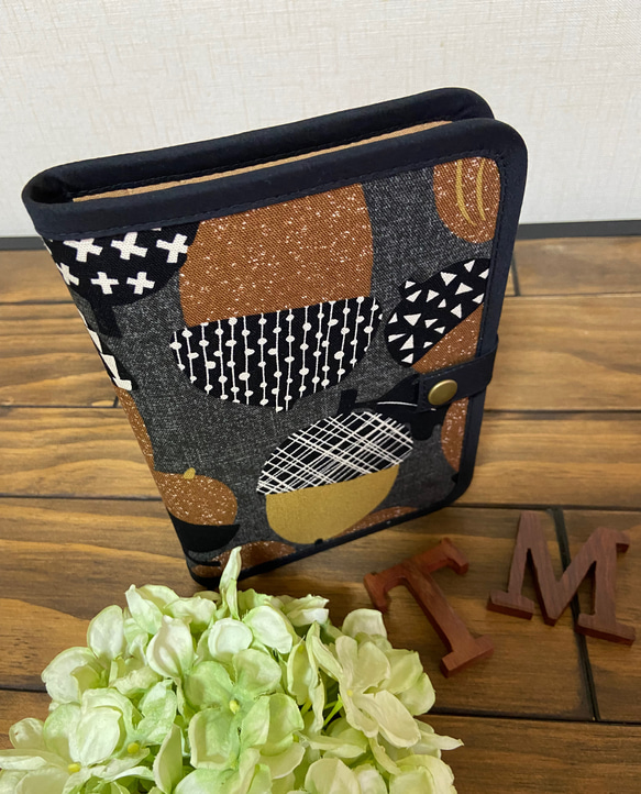 送料無料 ♪ 北欧 どんぐり コロコロ ♪ お洒落な 母子手帳マルチケース 4枚目の画像