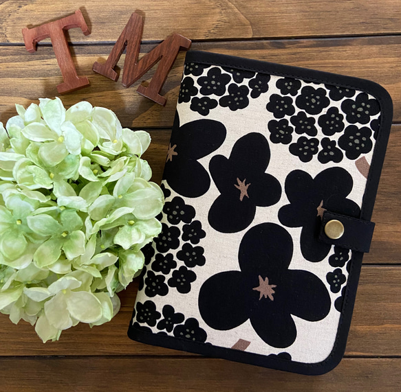 送料無料 ♪ 北欧 ブーケ ♪ シンプルで使いやすい 母子手帳マルチケース 1枚目の画像