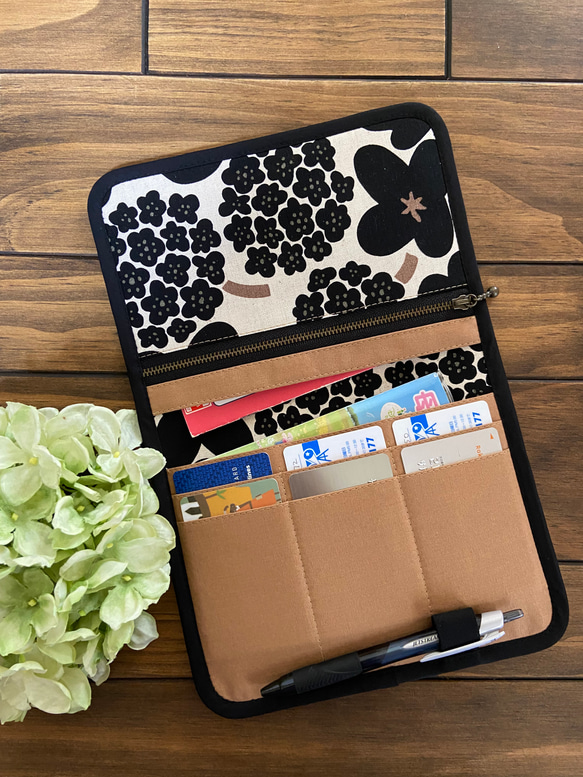 送料無料 ♪ 北欧 ブーケ ♪ シンプルで使いやすい 母子手帳マルチケース 2枚目の画像