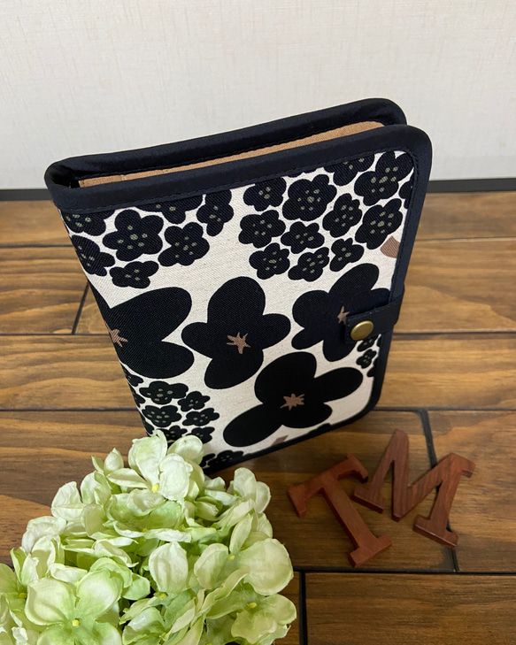 送料無料 ♪ 北欧 ブーケ ♪ シンプルで使いやすい 母子手帳マルチケース 4枚目の画像