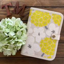 送料無料 ♪ 北欧 ブーケ ♪ シンプルで使いやすい 母子手帳マルチケース 1枚目の画像