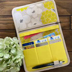 送料無料 ♪ 北欧 ブーケ ♪ シンプルで使いやすい 母子手帳マルチケース 2枚目の画像