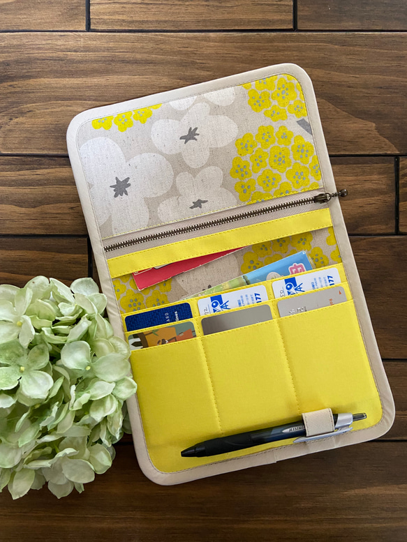 送料無料 ♪ 北欧 ブーケ ♪ シンプルで使いやすい 母子手帳マルチケース 2枚目の画像